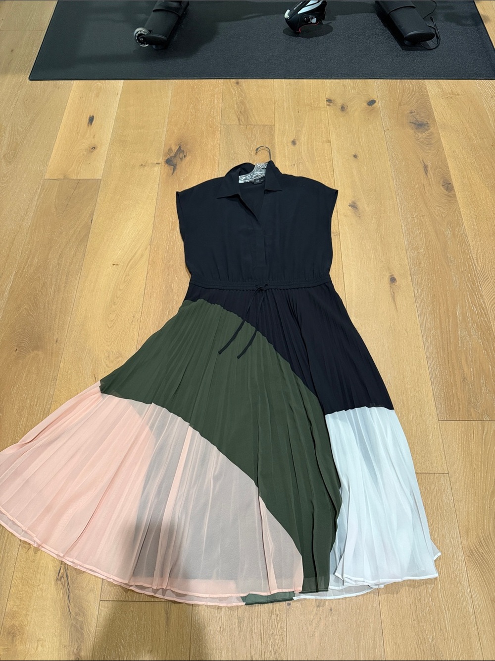 Club Monaco Colorblock Midi Dress - seen in Meghan Markle